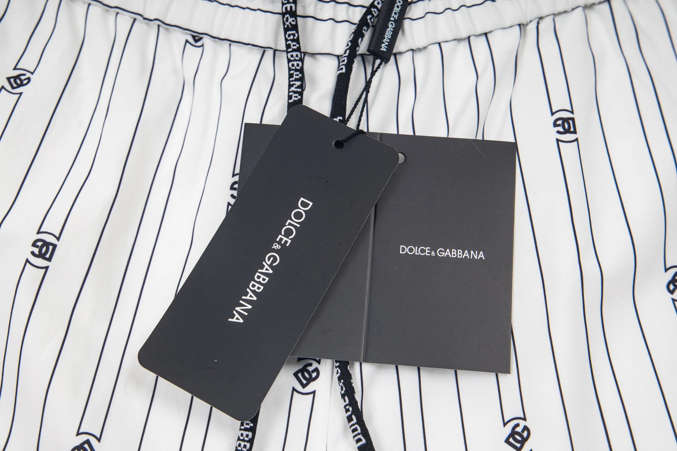 100 (Dolce&Gabbana) 。 ， “DG” ， 。 :DG ， 。 Lightweight、Breathable ， ， ， 。 Quality 、 ， ， ， 。 T ， 。 ， Sandals， 。 Sizes S 3 X𠃊